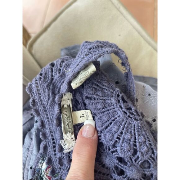 Gimmicks by BKE ladies top by Buckle, large, blue with crocheted blue trim - Picture 8 of 12